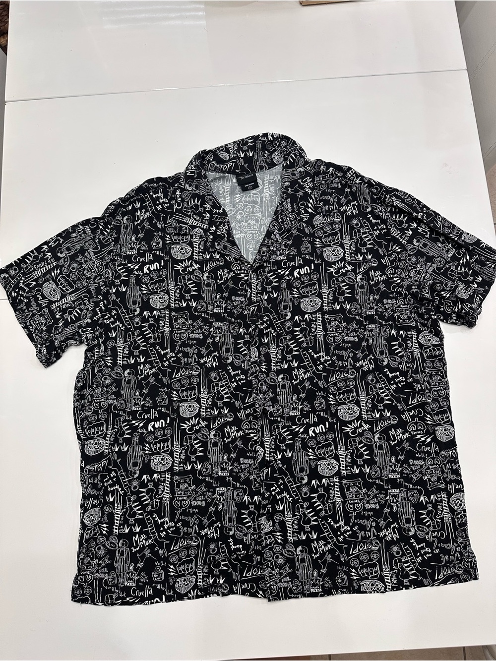 Disney Our Universe Cruella de Vil Icon Woven Rayon Button Up Shirt XL